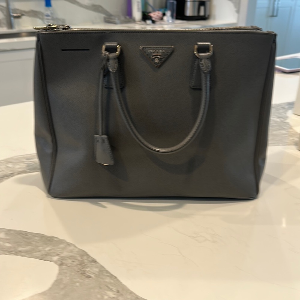 Authentic Prada Saffiano tote perfect condition